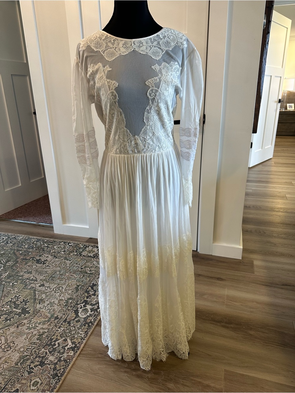 We Are Hah Vintage-Inspired White Lace Long-Sleeve Maxi Dress Size Large